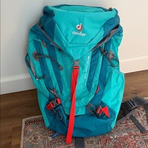 Deuter Teal & Turquoise Hiking Backpack ACT Trail 28 SL